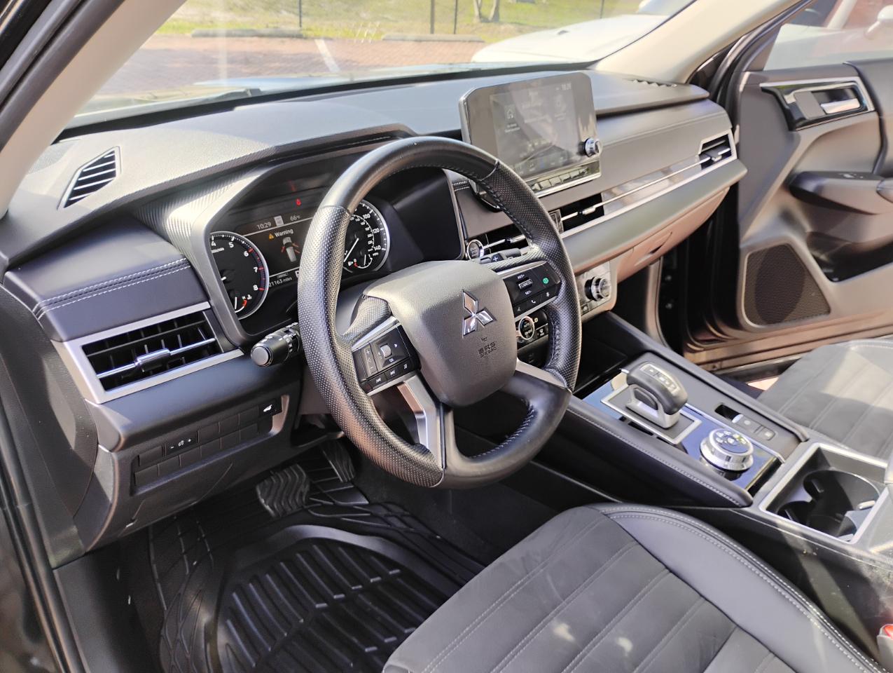 Mitsubishi Outlander SE 2WD 2023