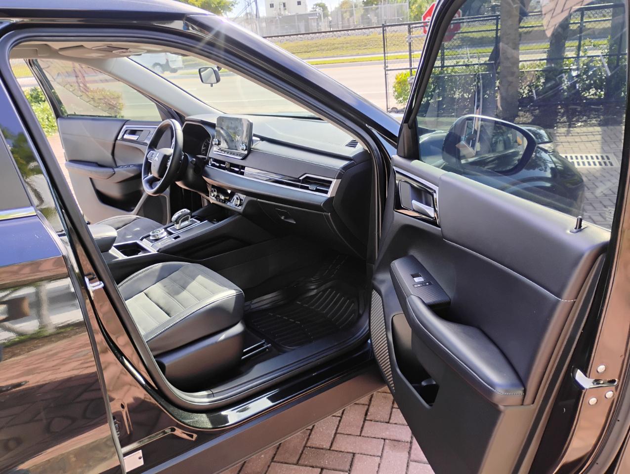 Mitsubishi Outlander SE 2WD 2023