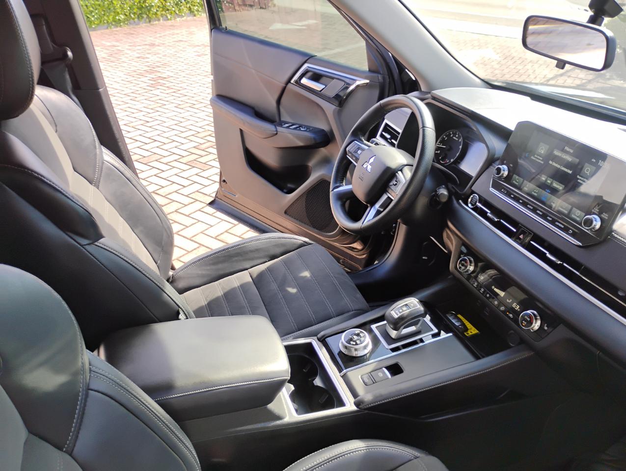 Mitsubishi Outlander SE 2WD 2023