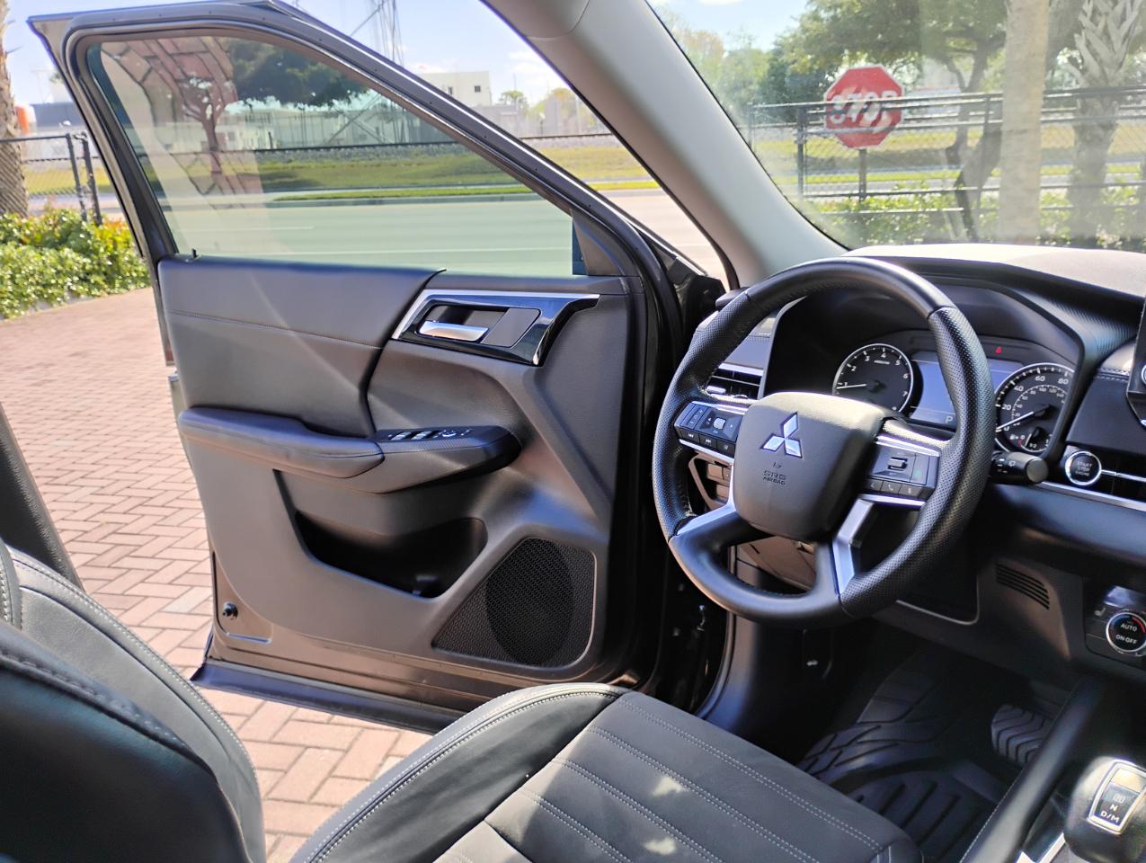 Mitsubishi Outlander SE 2WD 2023