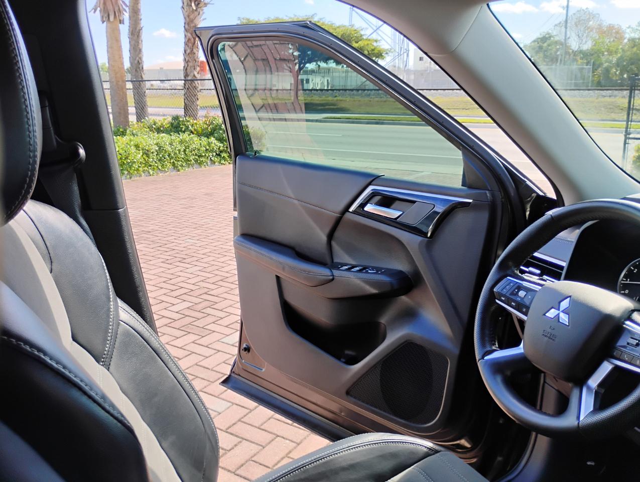 Mitsubishi Outlander SE 2WD 2023