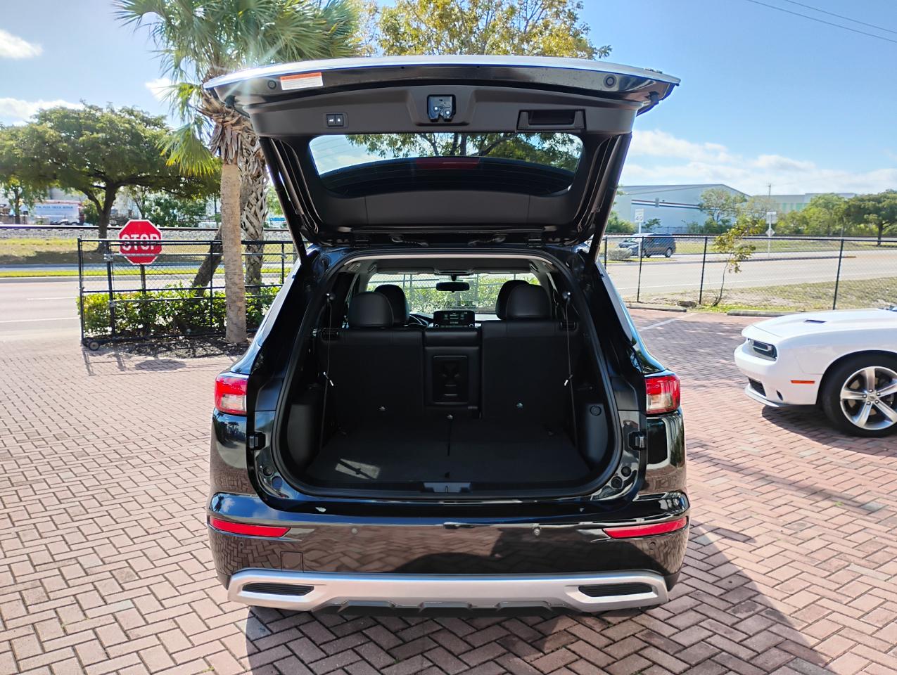 Mitsubishi Outlander SE 2WD 2023