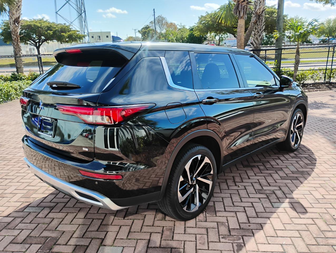 Mitsubishi Outlander SE 2WD 2023