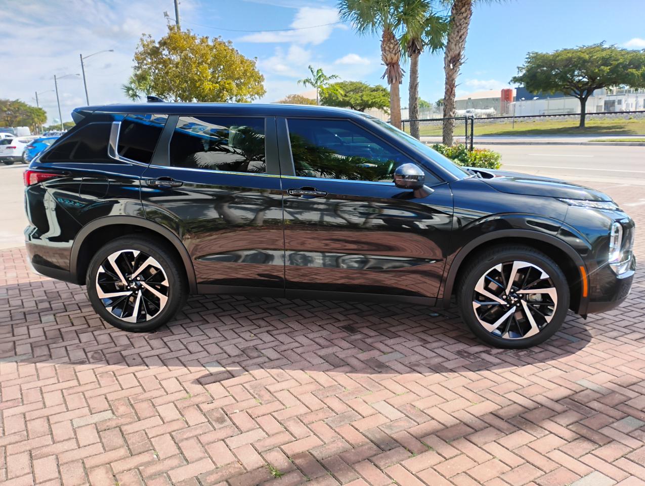 Mitsubishi Outlander SE 2WD 2023