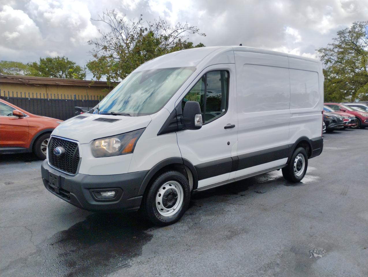 Ford Transit 150 Van Med. Roof w/Sliding Pass. 130-in. WB 2021