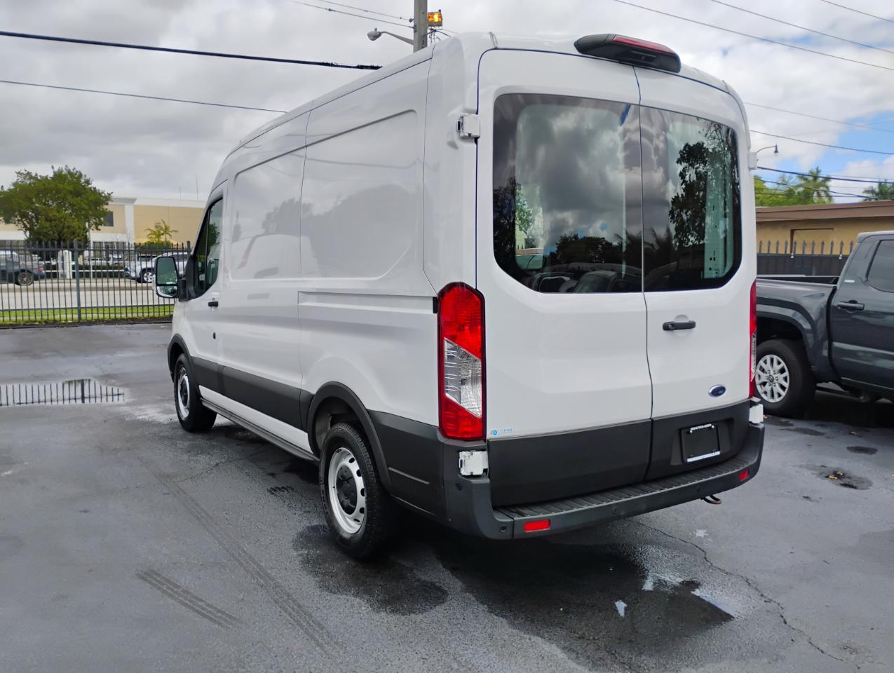 Ford Transit 150 Van Med. Roof w/Sliding Pass. 130-in. WB 2021