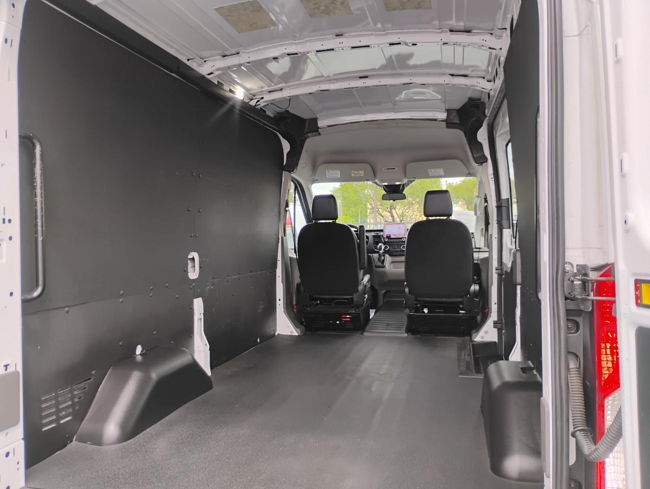 Ford Transit 150 Van Med. Roof w/Sliding Pass. 130-in. WB 2021