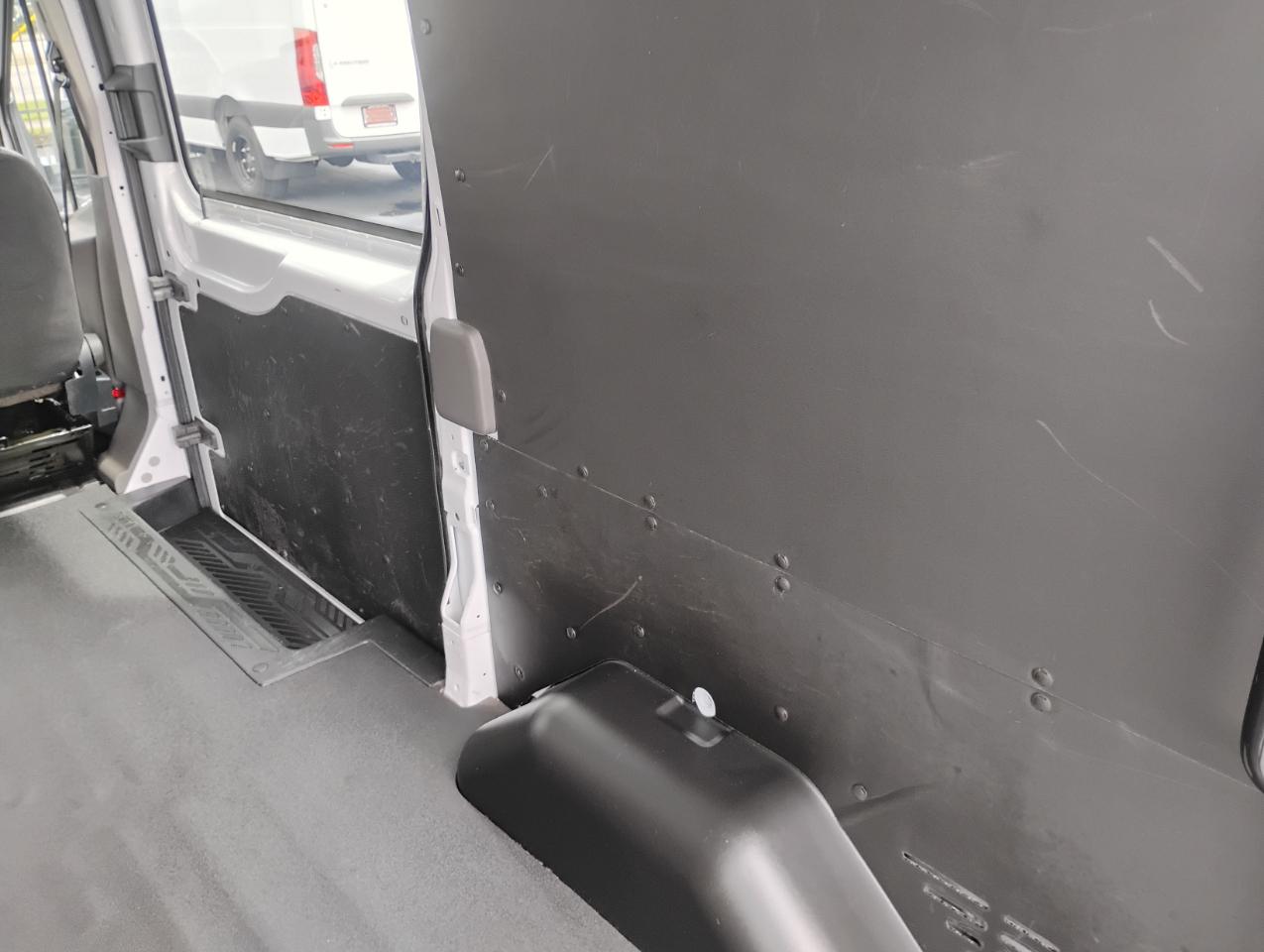 Ford Transit 150 Van Med. Roof w/Sliding Pass. 130-in. WB 2021