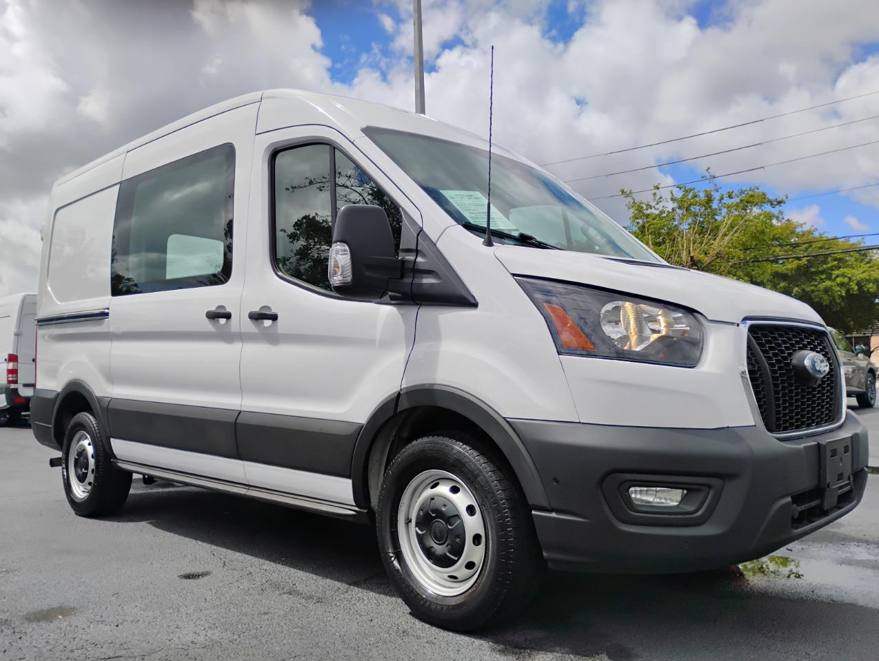 Ford Transit 150 Van Med. Roof w/Sliding Pass. 130-in. WB 2021