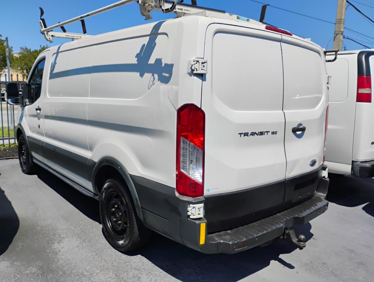 Ford Transit 150 Van Low Roof w/Sliding Pass. 130-in. WB 2015