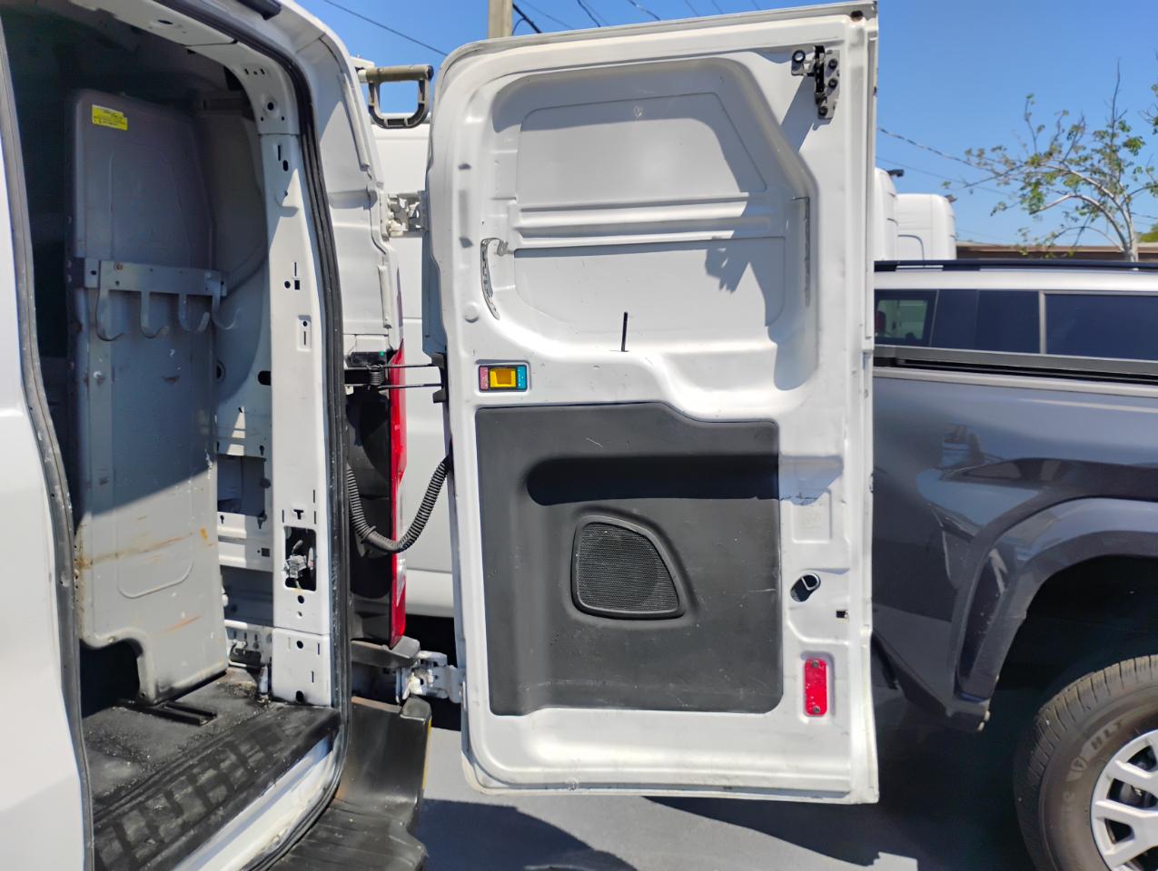 Ford Transit 150 Van Low Roof w/Sliding Pass. 130-in. WB 2015