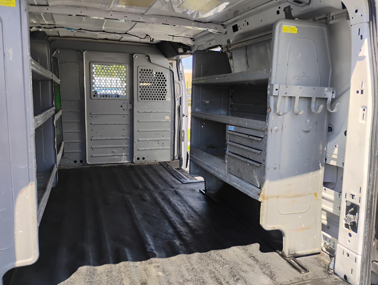 Ford Transit 150 Van Low Roof w/Sliding Pass. 130-in. WB 2015