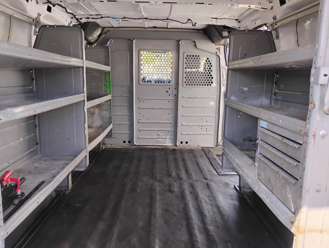 Ford Transit 150 Van Low Roof w/Sliding Pass. 130-in. WB 2015