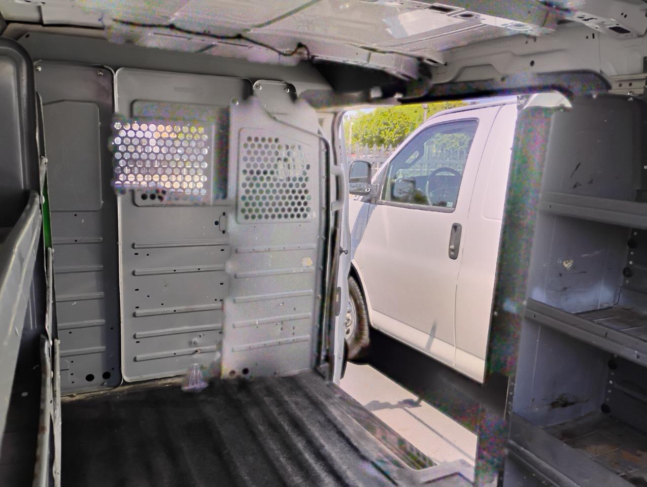 Ford Transit 150 Van Low Roof w/Sliding Pass. 130-in. WB 2015