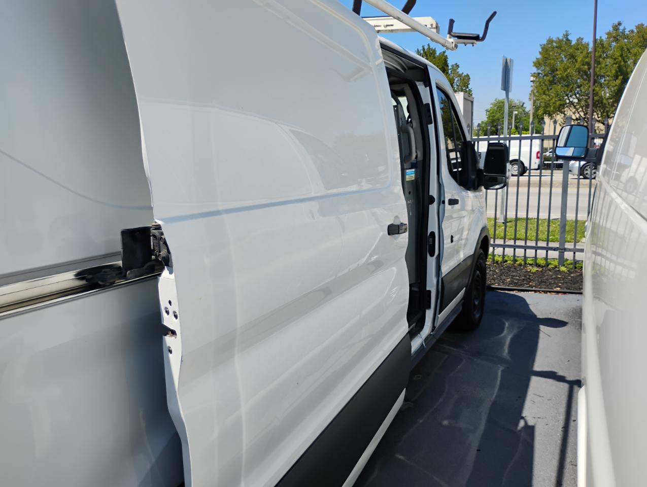 Ford Transit 150 Van Low Roof w/Sliding Pass. 130-in. WB 2015