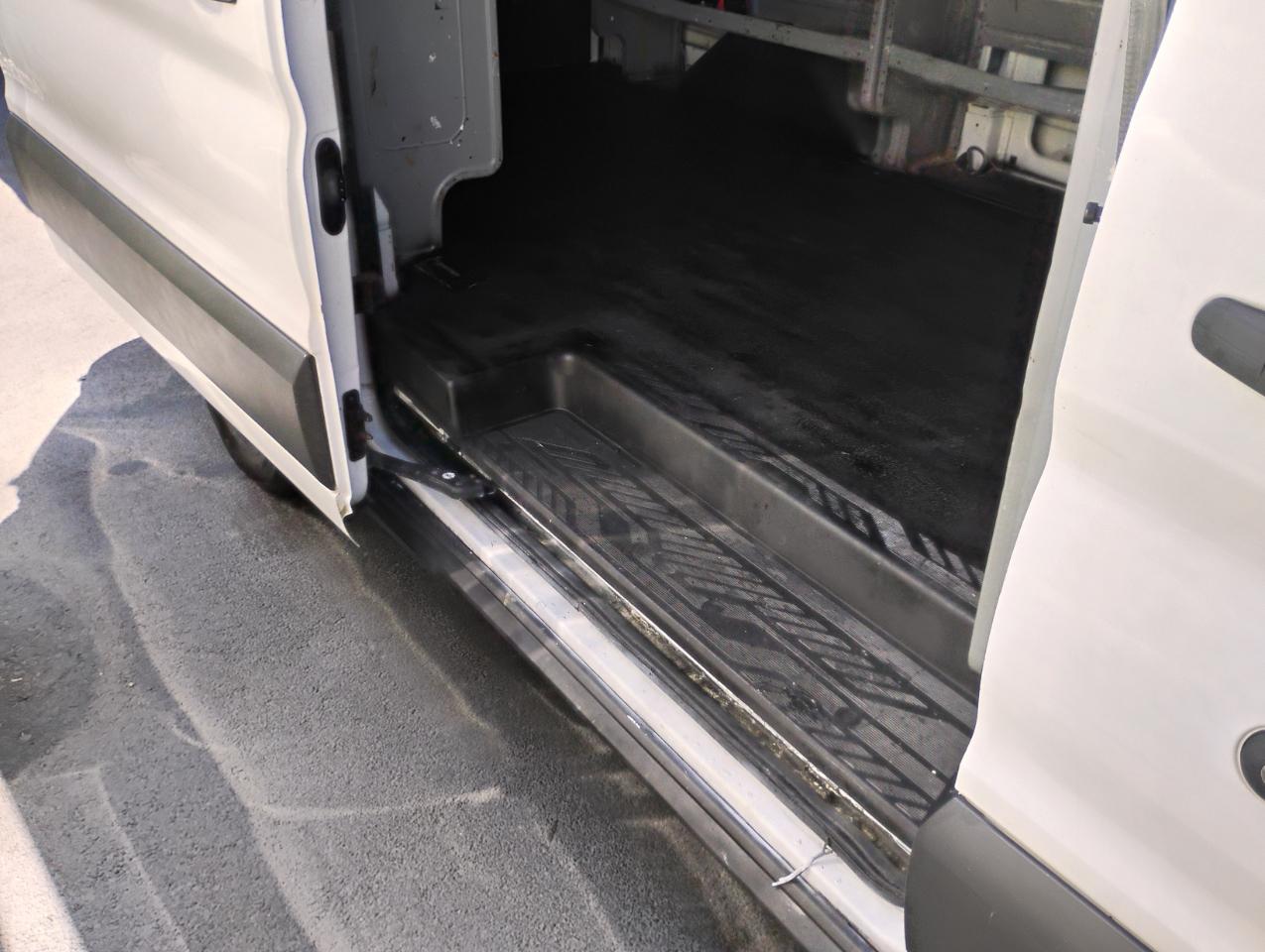 Ford Transit 150 Van Low Roof w/Sliding Pass. 130-in. WB 2015