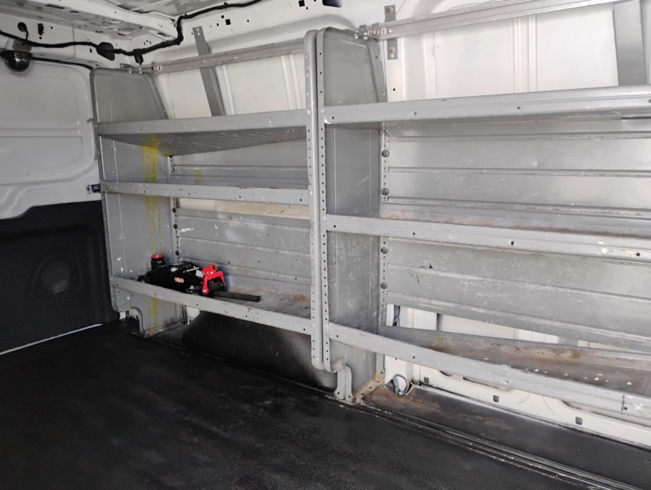 Ford Transit 150 Van Low Roof w/Sliding Pass. 130-in. WB 2015