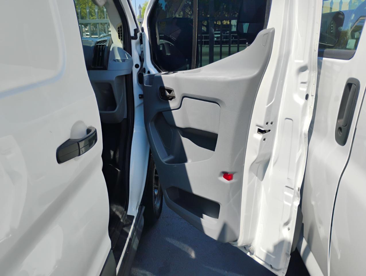 Ford Transit 150 Van Low Roof w/Sliding Pass. 130-in. WB 2015