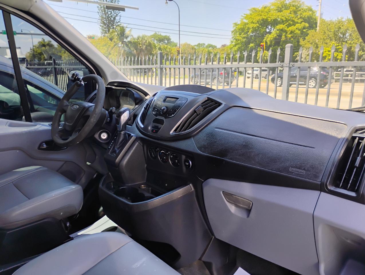 Ford Transit 150 Van Low Roof w/Sliding Pass. 130-in. WB 2015