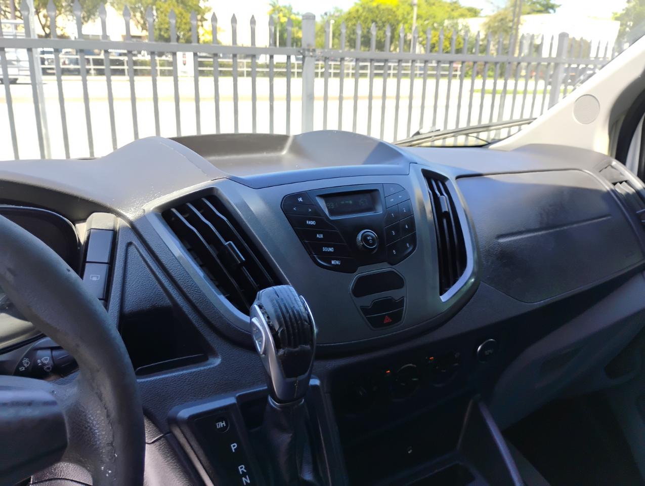 Ford Transit 150 Van Low Roof w/Sliding Pass. 130-in. WB 2015