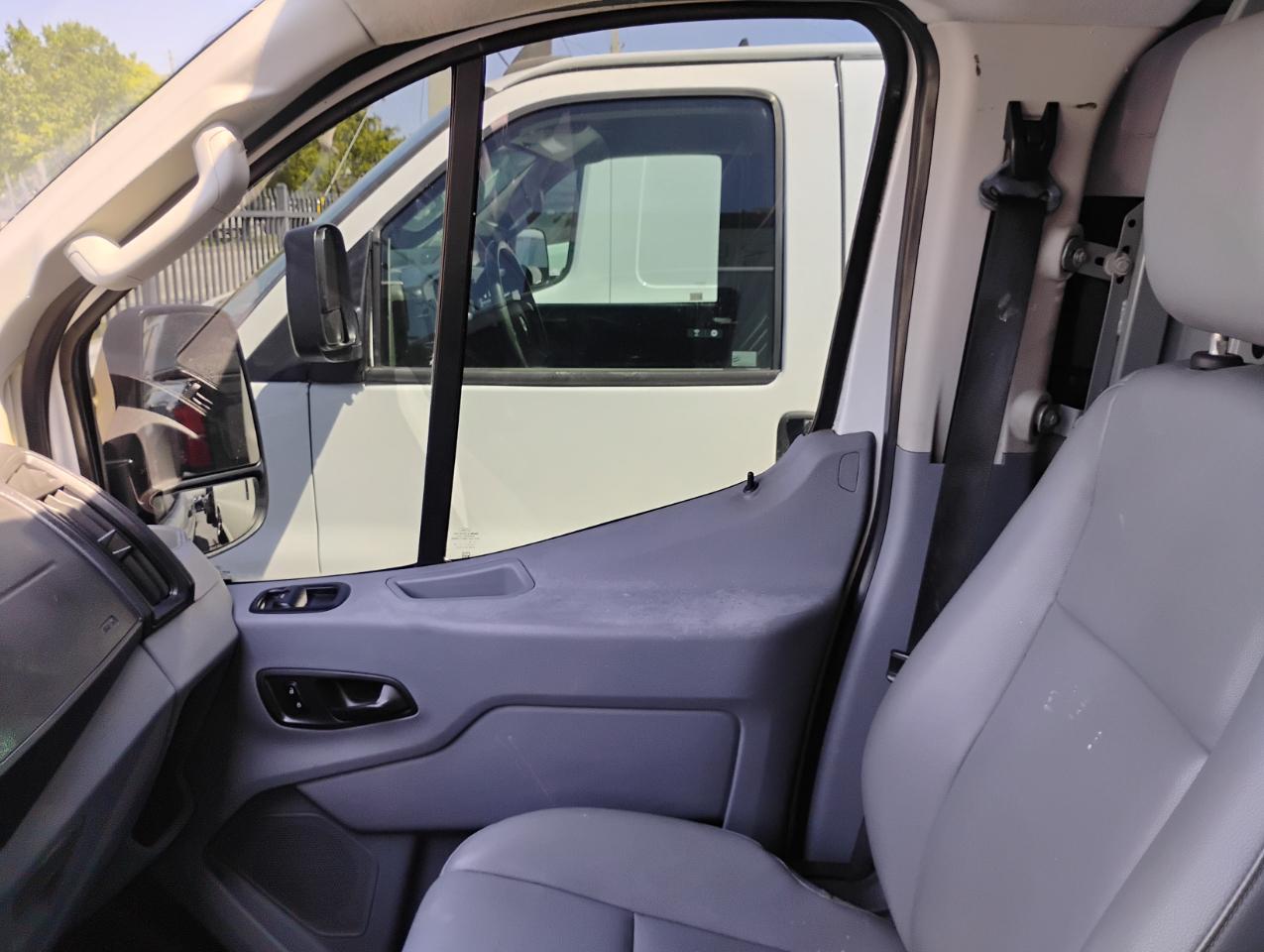 Ford Transit 150 Van Low Roof w/Sliding Pass. 130-in. WB 2015