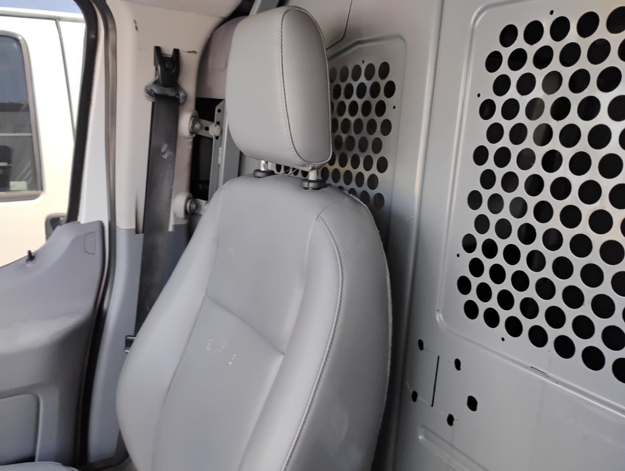 Ford Transit 150 Van Low Roof w/Sliding Pass. 130-in. WB 2015