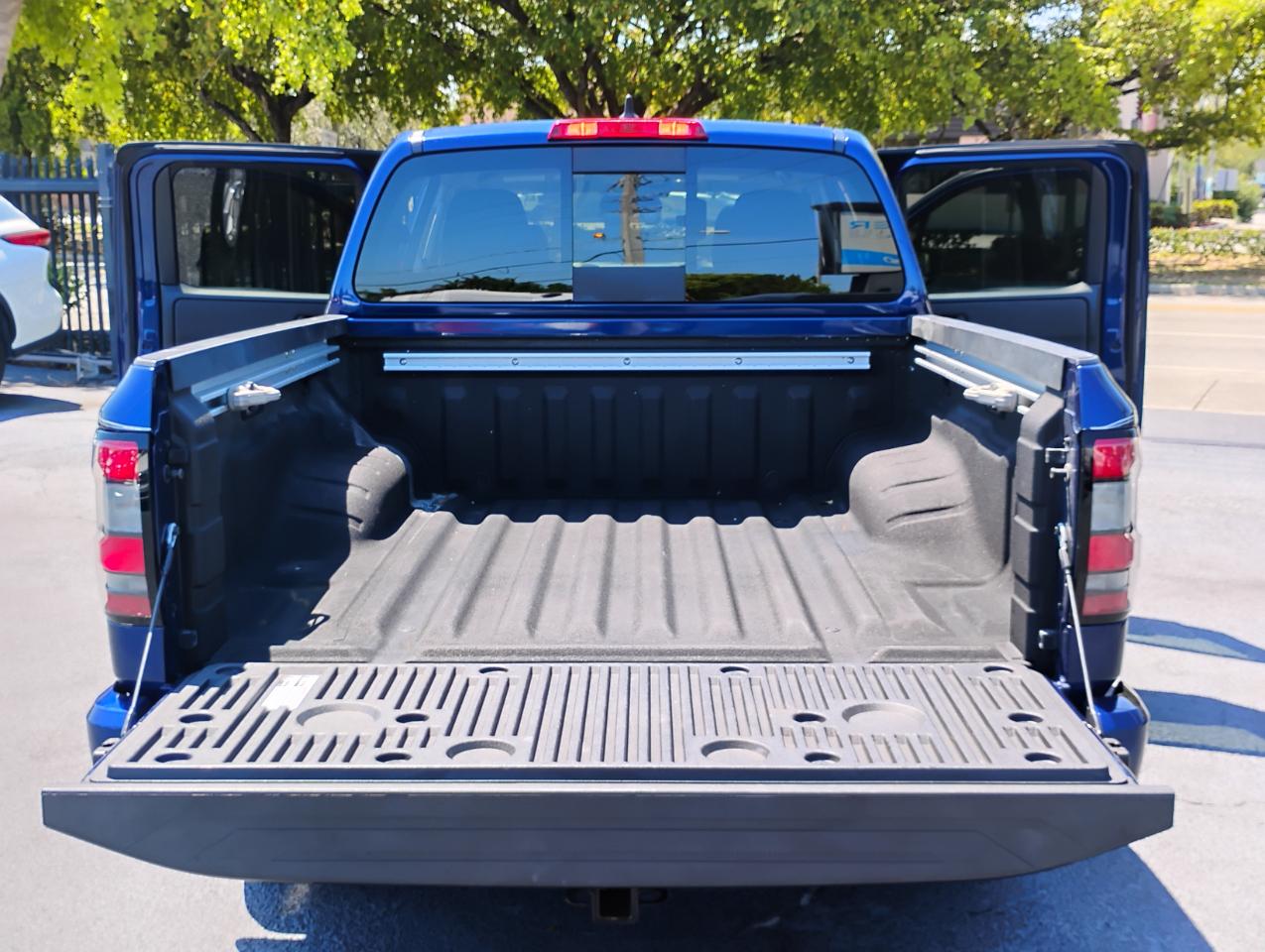 Nissan Frontier S Crew Cab 2WD 2023