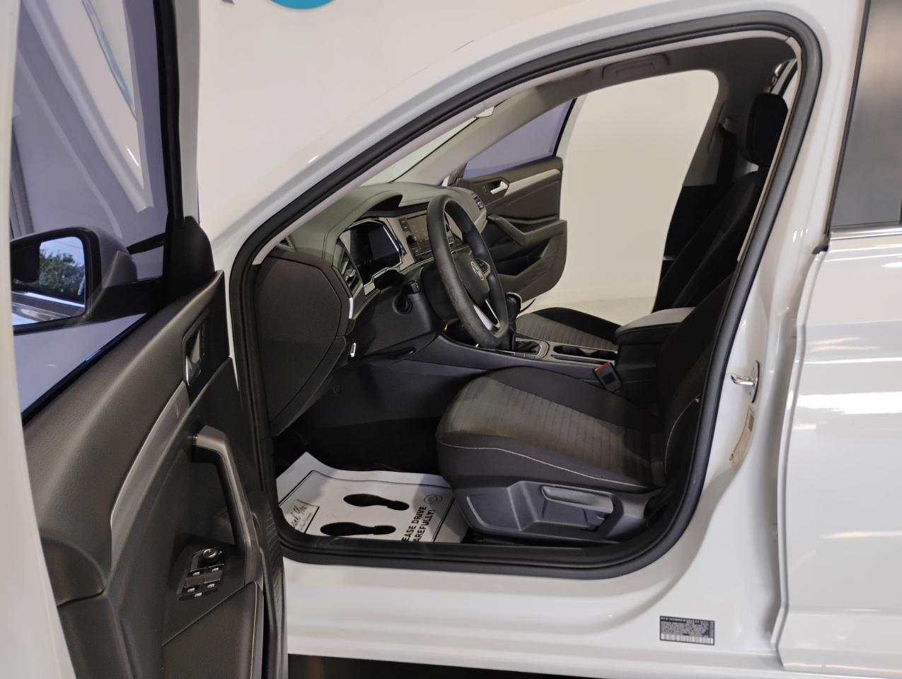 Volkswagen Jetta S 6M 2023