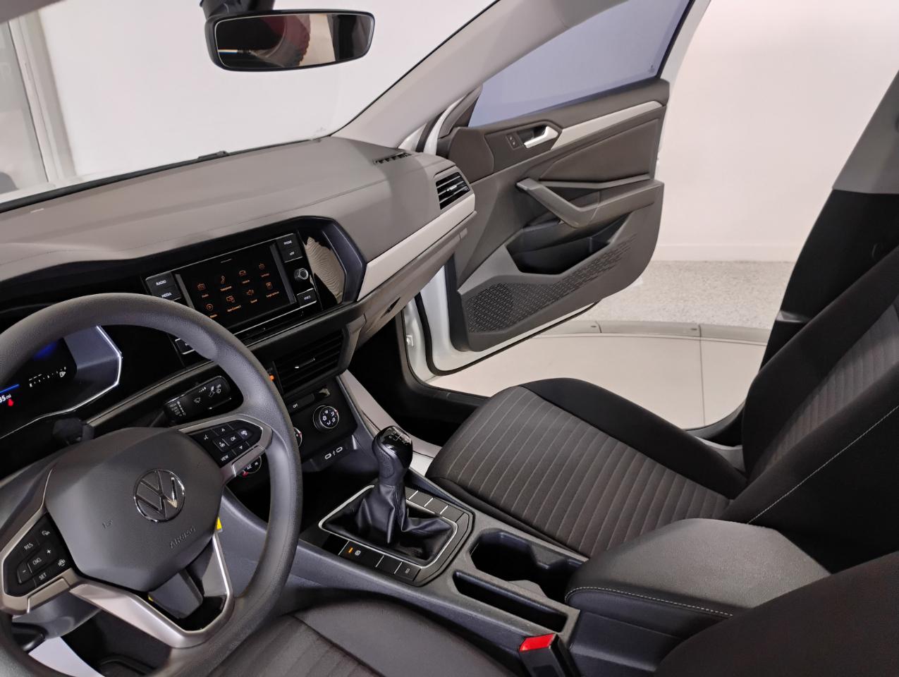 Volkswagen Jetta S 6M 2023