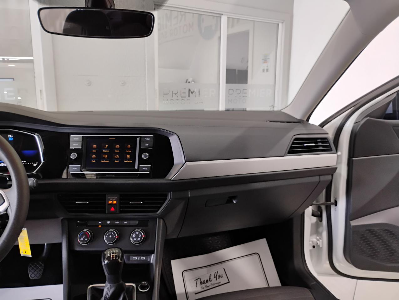 Volkswagen Jetta S 6M 2023