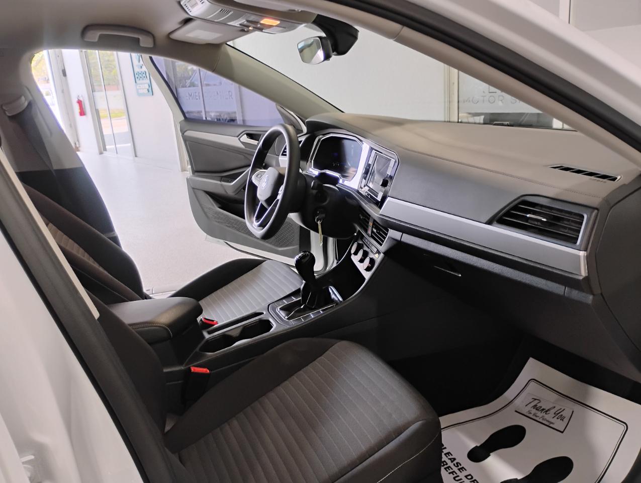 Volkswagen Jetta S 6M 2023