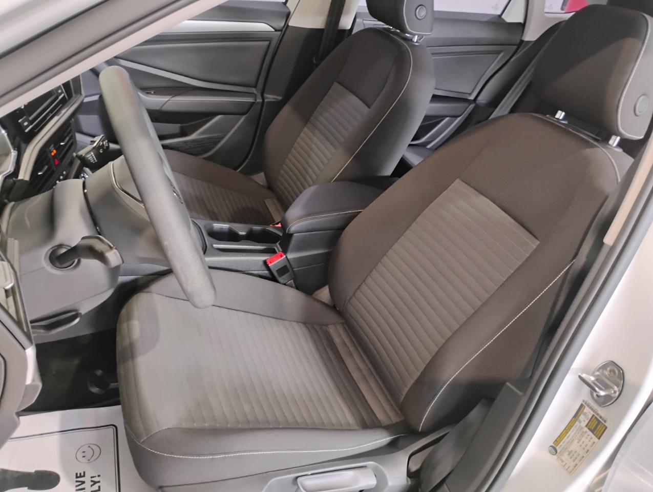 Volkswagen Jetta S 6M 2023