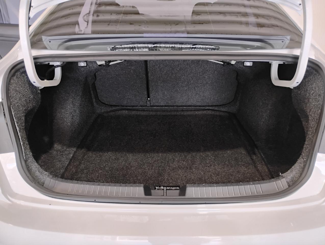 Volkswagen Jetta S 6M 2023