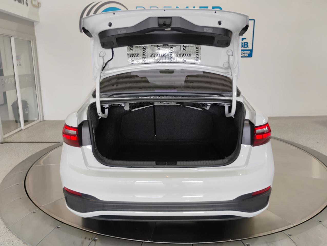 Volkswagen Jetta S 6M 2023