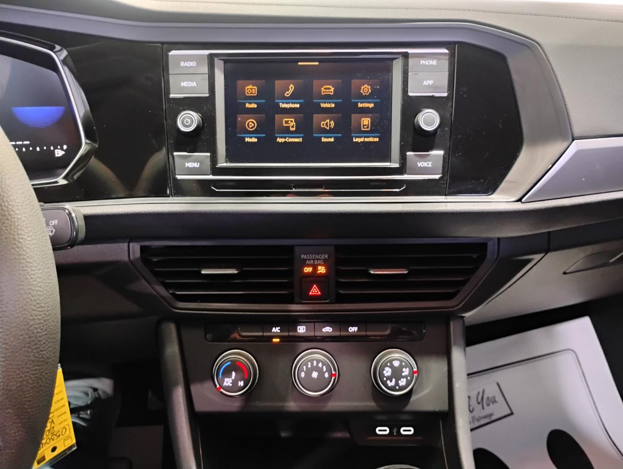 Volkswagen Jetta S 6M 2023