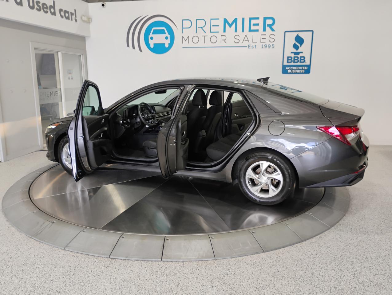 Hyundai Elantra SE 2021