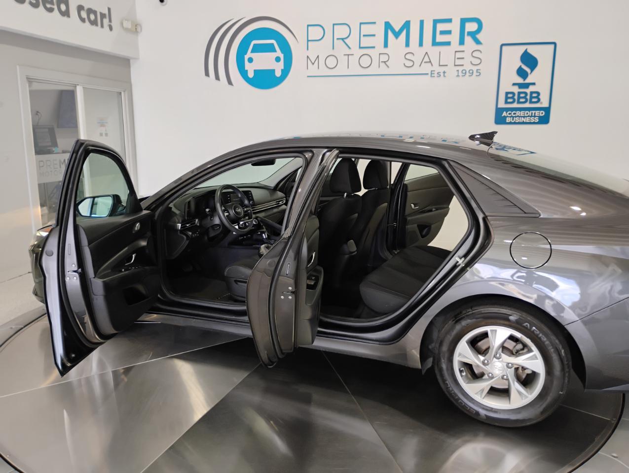 Hyundai Elantra SE 2021