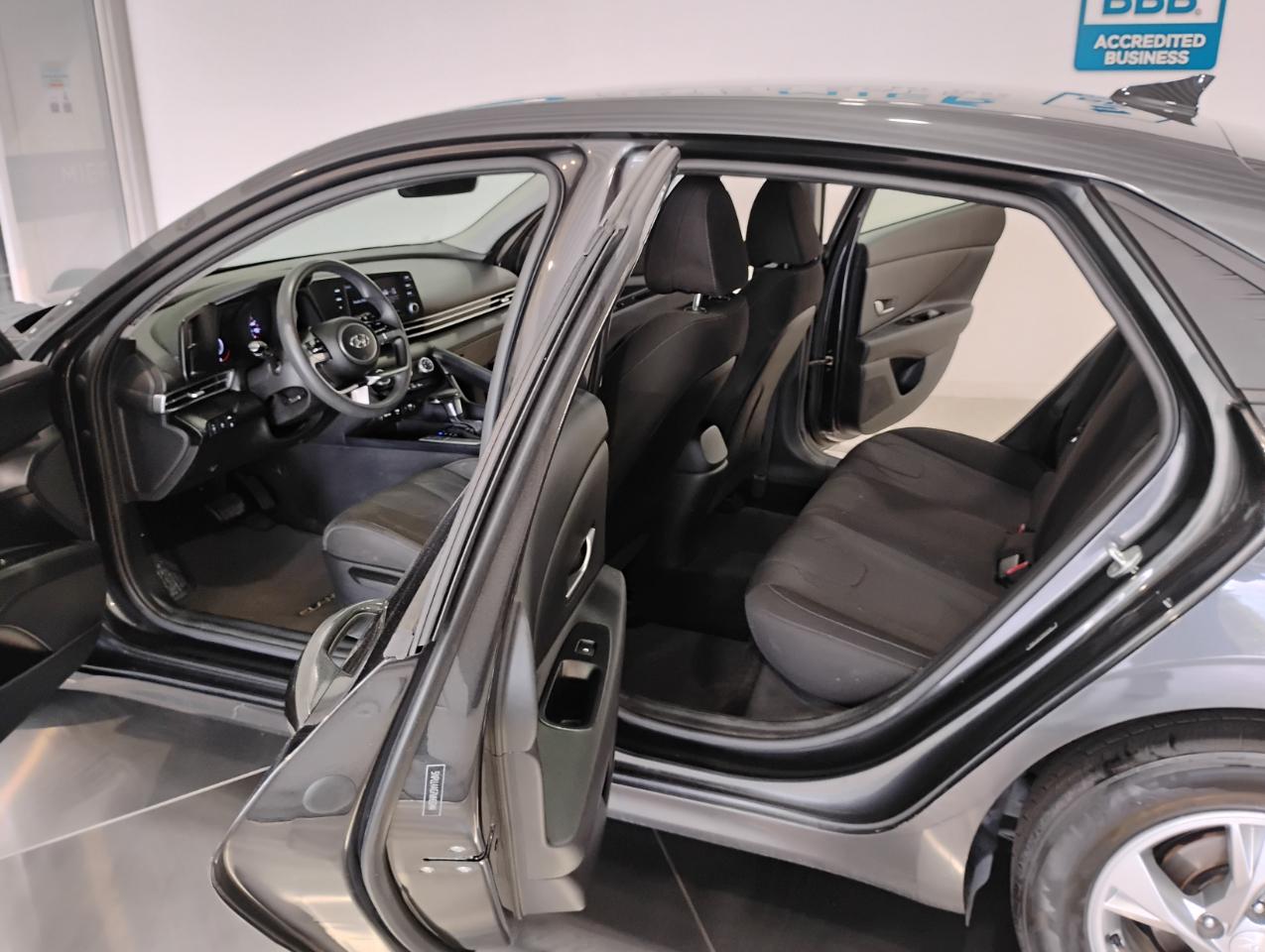 Hyundai Elantra SE 2021