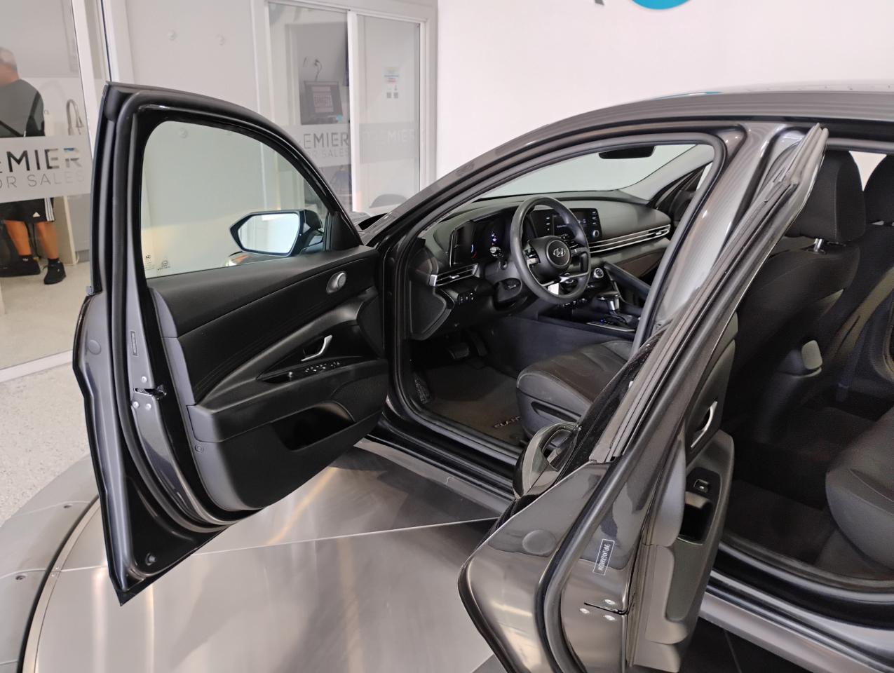 Hyundai Elantra SE 2021