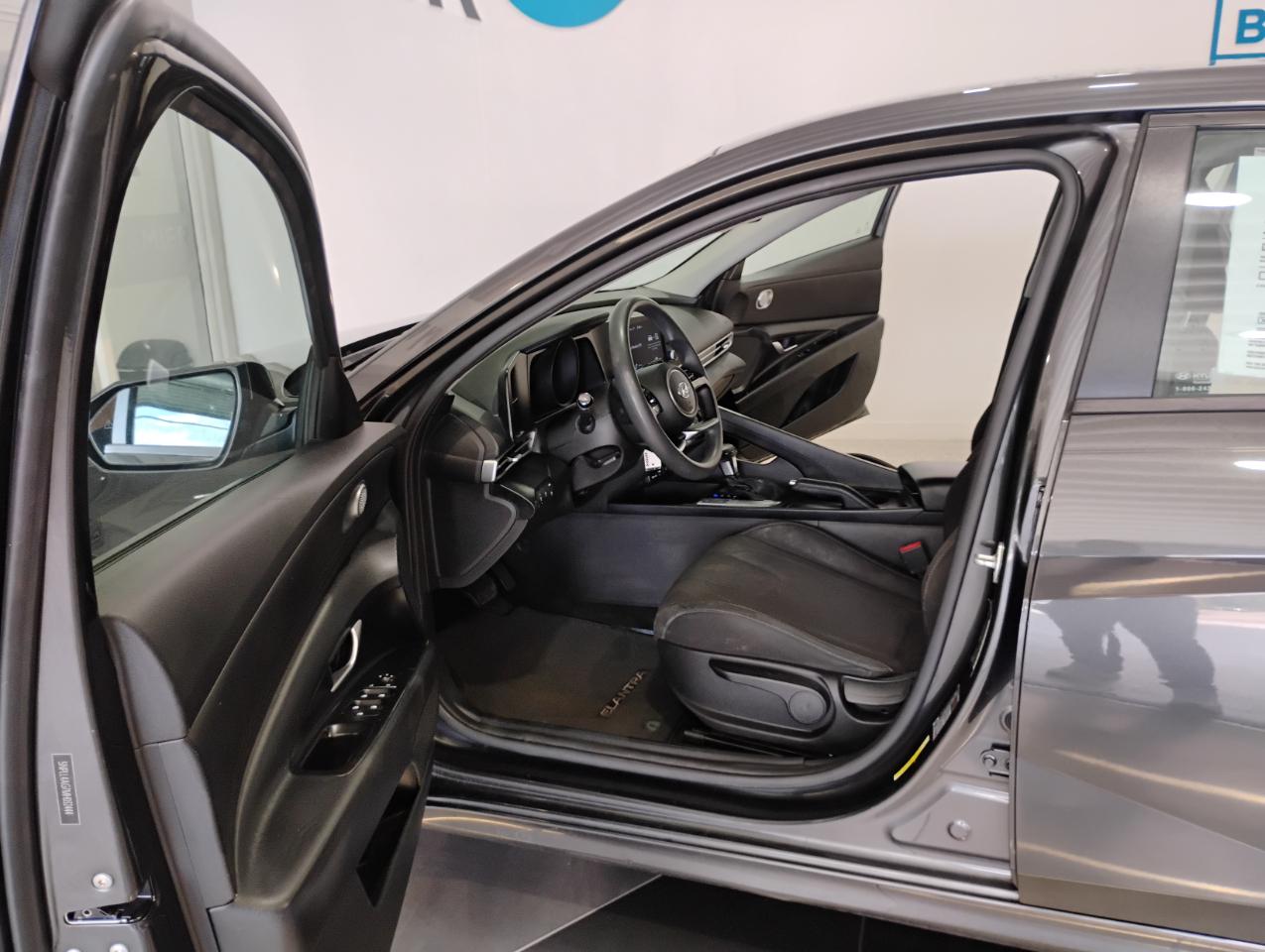 Hyundai Elantra SE 2021