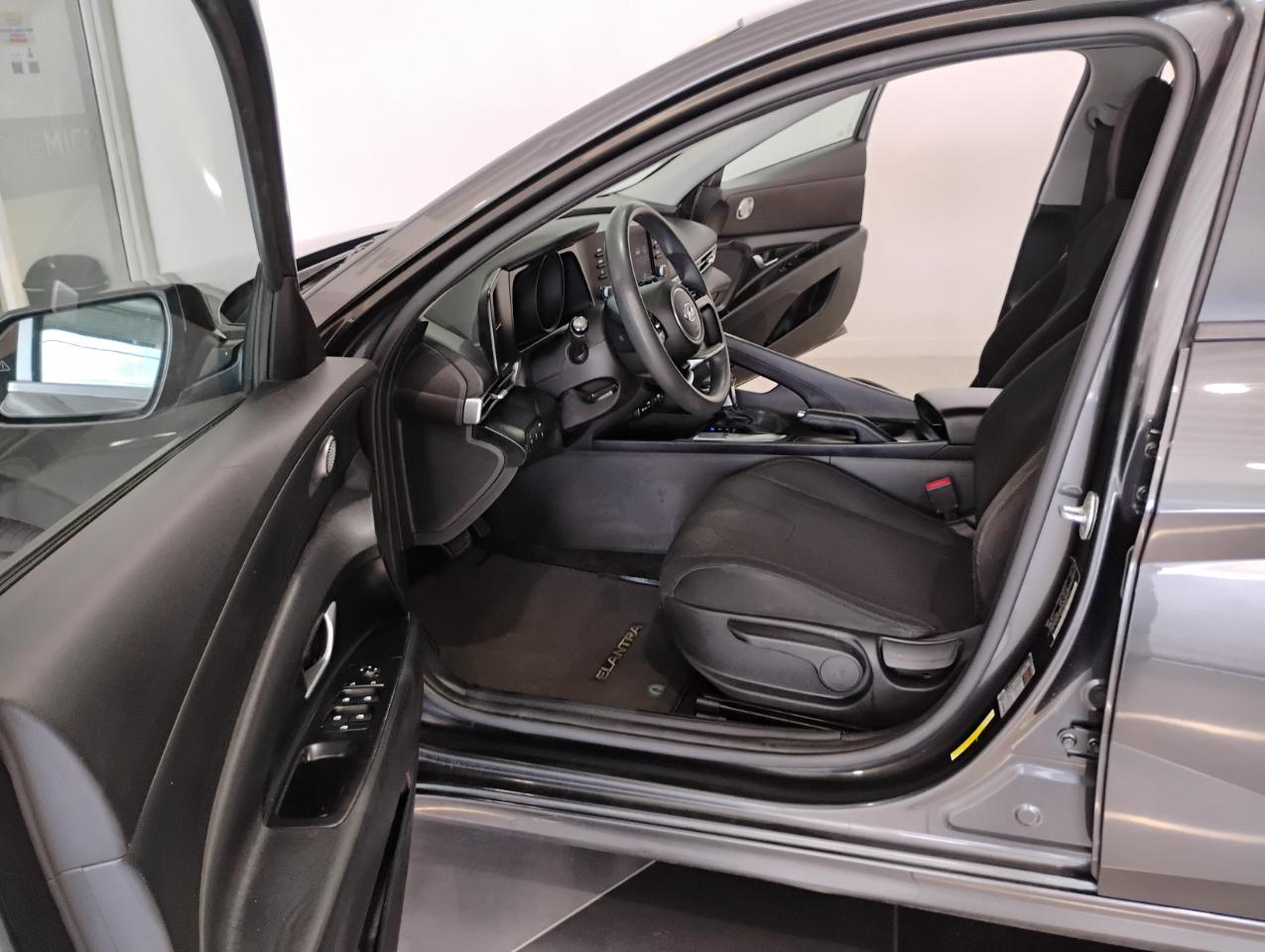 Hyundai Elantra SE 2021