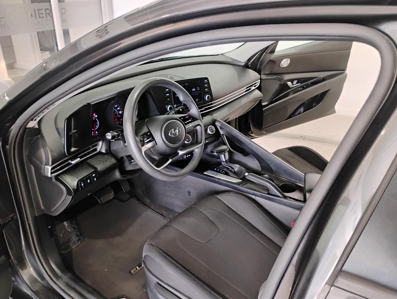 Hyundai Elantra SE 2021