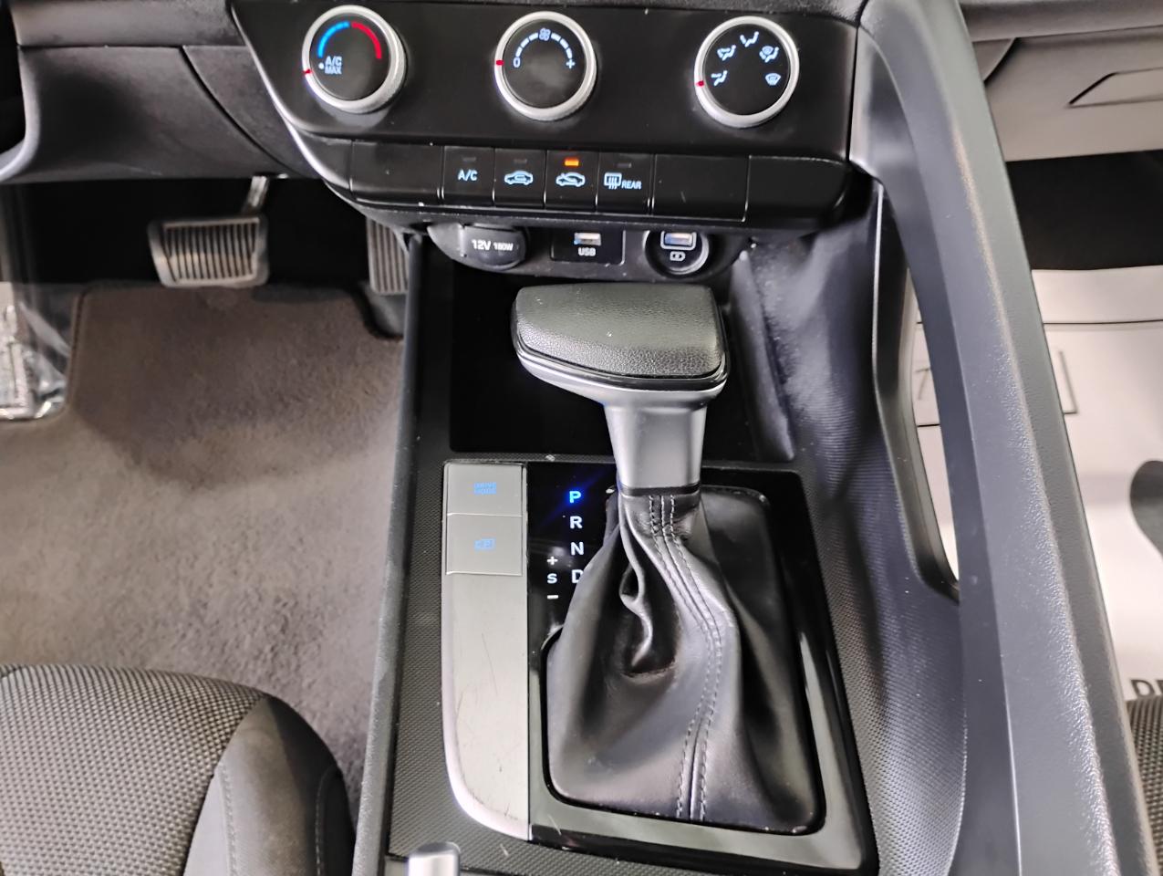 Hyundai Elantra SE 2021