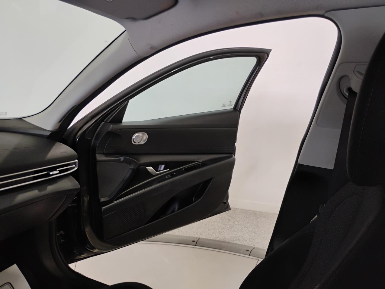 Hyundai Elantra SE 2021