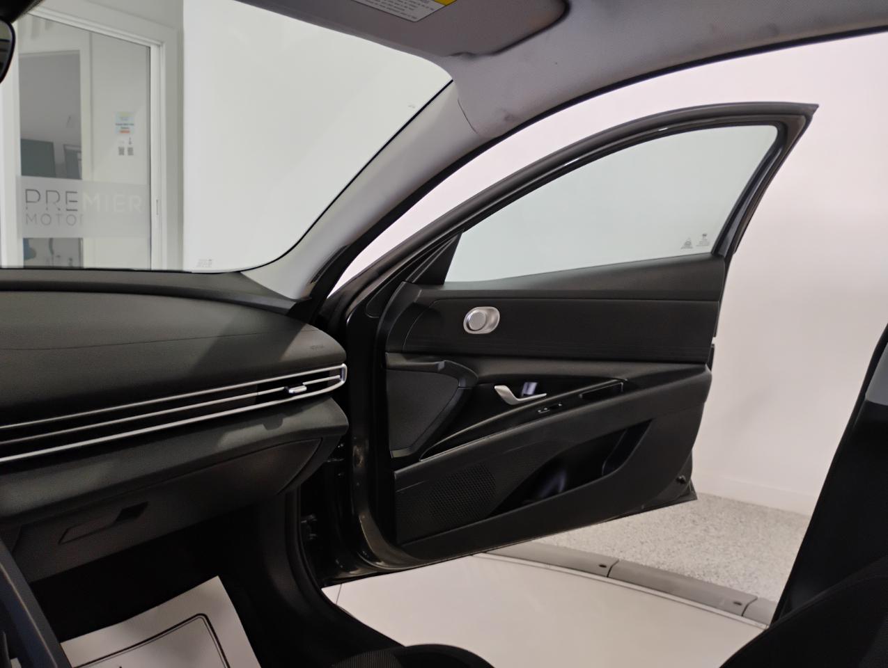 Hyundai Elantra SE 2021