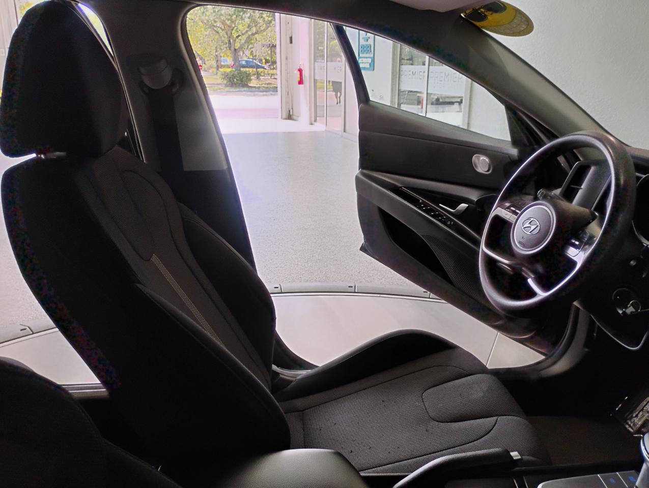 Hyundai Elantra SE 2021