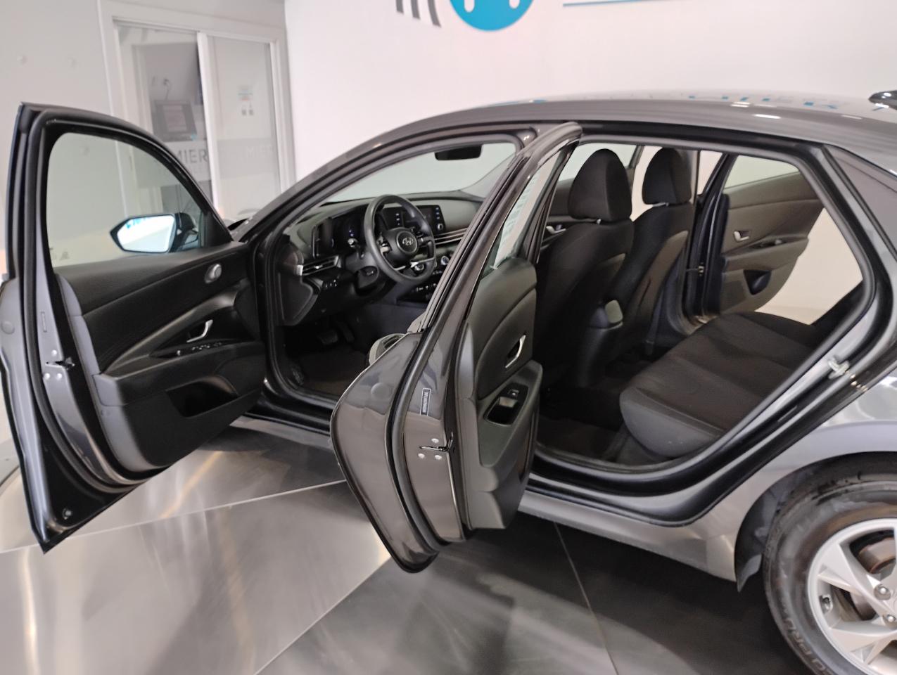 Hyundai Elantra SE 2021