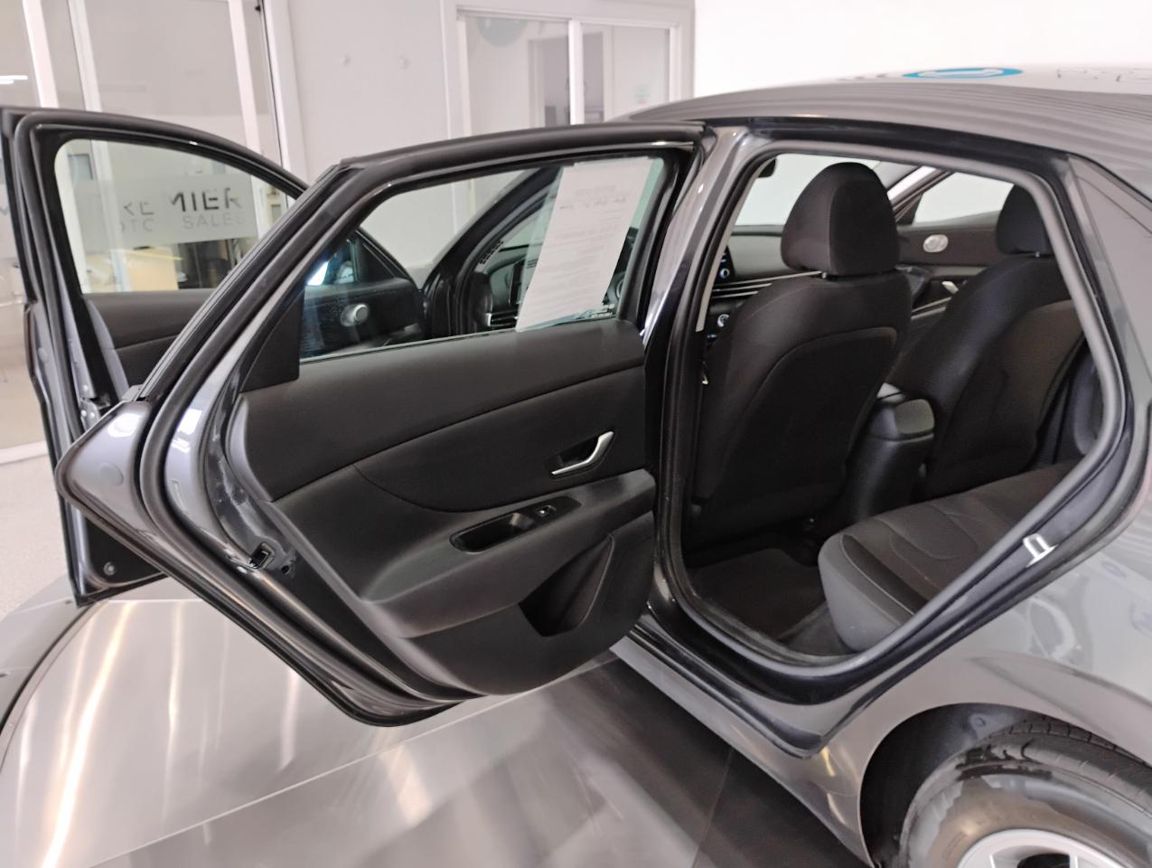 Hyundai Elantra SE 2021