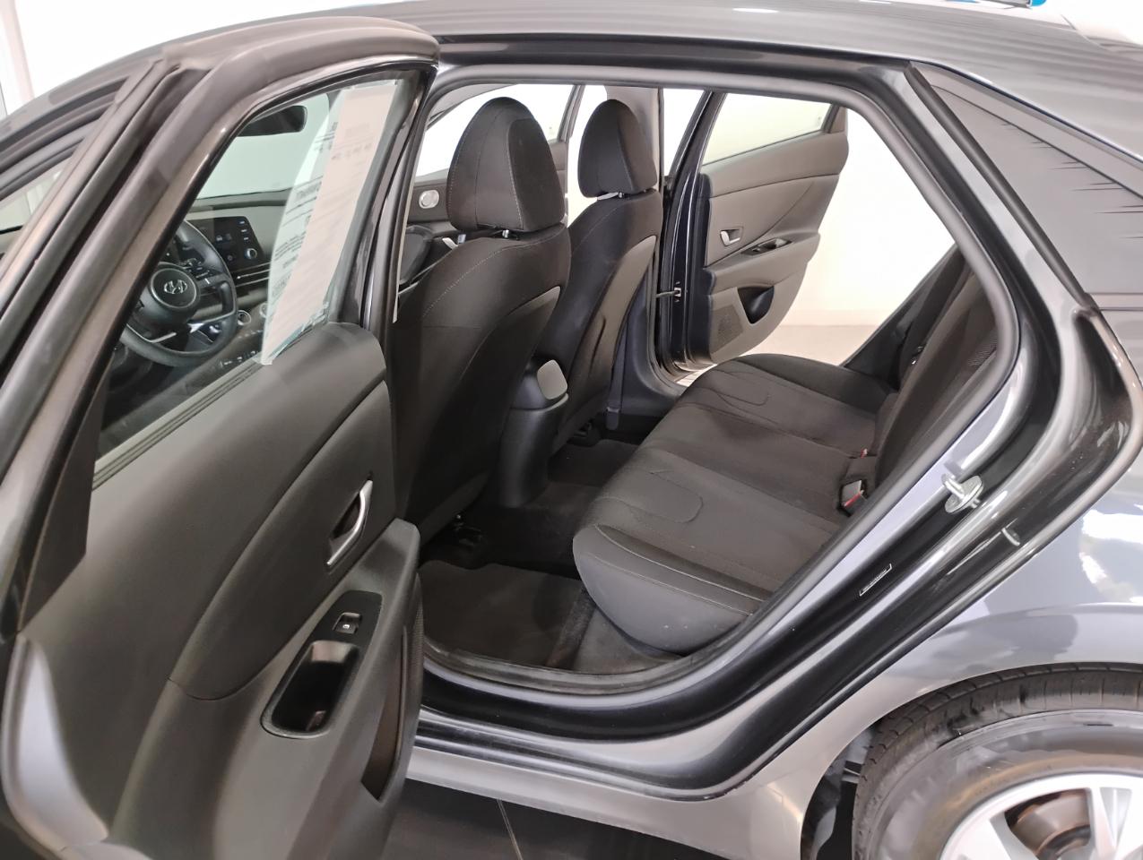 Hyundai Elantra SE 2021