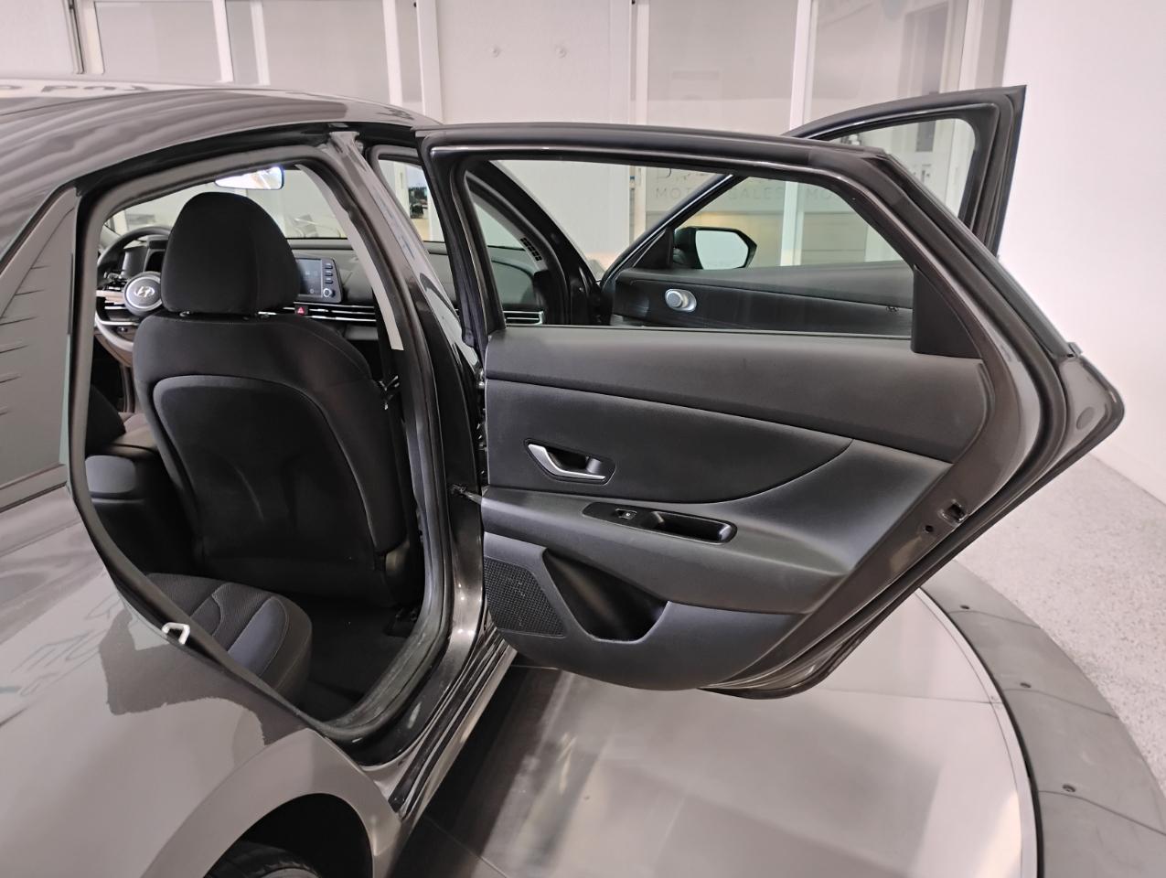 Hyundai Elantra SE 2021